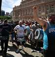 Manifestantes saíram às ruas de Buenos Aires nesta quarta-feira (27/12) para protestar contra os primeiros atos de governo de Javier Milei  Foto: DW / Deutsche Welle