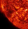 Periodicamente, o Sol expele gigantescas erupções de partículas para o Sistema Solar.  Foto: reprodução youtube / Flipar