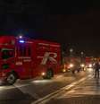 Bombeiros japoneses trabalham durante terremoto de magnitude 7,1 que atingiu a província de Ishikawa  Foto: Buddhika Weerasinghe/Getty Images