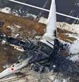 Passageiros e tripulantes conseguiram escapar antes de as chamas engolirem avião  Foto: Reuters / BBC News Brasil