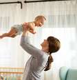 Síndrome do Bebê Sacudido: entenda o risco de “lançar” o bebê para o alto  Foto: Shutterstock / Saúde em Dia