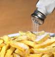 Ingestão de sal de mesa fornece 90% do sódio da nossa dieta, mas consumo exagerado traz riscos  Foto: Getty Images / BBC News Brasil