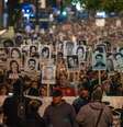 Parentes dos desaparecidos têm exigido que os militares forneçam informações sobre o que aconteceu com eles  Foto: Getty Images / BBC News Brasil
