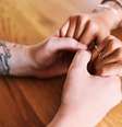 Pessoas mais simpáticas ​​tendem a ver outras como gentis e amigáveis, dizem estudos  Foto: Getty Images / BBC News Brasil