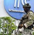 Em 9 de janeiro, um grupo armado entrou nas instalações da TC Televisión e manteve como reféns os funcionários do canal  Foto: Getty Images / BBC News Brasil