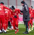  Foto: Divulgação / Bayern - Legenda: Jogadores do Bayern de Munique durante treinamento da equipe - / Jogada10
