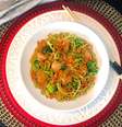 YAKISOBA DE ABOBRINHA COM CUBINHOS DE FRANGO  Foto: Bake and Cake Gourmet
