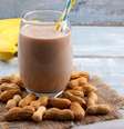 Vitamina de banana com pasta de amendoim  Foto: Lana_M | Shutterstock / Portal EdiCase