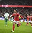  Foto: PATRICIA DE MELO MOREIRA / AFP - Legenda: Di Maria comemora gol de empate do Benfica / Jogada10