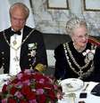 O rei Carl 16º Gustaf da Suécia, a rainha Margrethe II da Dinamarca e o rei Harald V da Noruega celebram o 40º jubileu de Margrethe em 2012  Foto: Getty Images / BBC News Brasil