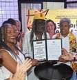 A imagem mostra o governador Jerônimo Rodrigues e representantes do concurso "Noite da Beleza Negra" segurando uma placa do processo de patrimonialização.  Foto: Alma Preta
