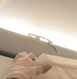 Serpente surge em bagageiro de avião e causa pânico em voo na Tailândia  Foto: Newsflare/Reuters