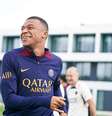Mbappé (capitão da França) - 3º lugar: De Bruyne (belga do Manchester City); 2º lugar: Haaland (norueguês do Manchester City); 1º lugar: Messi (argentino do Inter Miami) - Foto: Thomas Aiche/PSG  Foto: Thomas Aiche/PSG / Divulgação