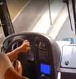 Suspeito usou uma faca para ameaçar o motorista do ônibus  Foto: Reprodução/TV Globo