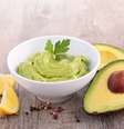 Creme de abacate é uma opção saudável e refrescante para os dias quentes do verão  Foto: iStock