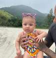  Foto: Instagram @neymarjr - Legenda: Neymar foi à praia com filha Mavie / Jogada10