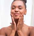 Pele negra exige uma série de cuidados específicos  Foto: Shutterstock / Alto Astral