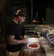 Em sua casa, Luiz Filipe, chef do Evvai, realizou uma série de testes para mostrar aos amigos, em primeira-mão, suas pizzas FOTO ALEX SILVA/ESTADAO  Foto: ALEX SILVA/ESTADAO / Estadão