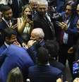 Lula dá abraço em Ciro Nogueira ao chegar para solenidade de promulgação da reforma tributária no Congresso, em 20/12/2023.  Foto: Marcos Oliveira/Agência Senado / Estadão