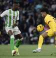  Foto: CRISTINA QUICLER/AFP via Getty Images - Legenda: Luiz Henrique (número 11) em disputa de bola no jogo contra o Barcelona / Jogada10