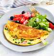 Omelete com queijo cottage e espinafre   Foto: Timolina | Shutterstock / Portal EdiCase