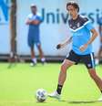  Foto: Lucas Uebel/Grêmio - Legenda: Pedro Geromel usou proteção na mão direita em treino desta segunda-feira / Jogada10