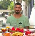As cenas fizeram Nizam refletir sobre seu comportamento no jogo: "[Fui] ridículo e infantil", ele afirmou  Foto: Divulgação/Globo / Pipoca Moderna