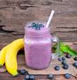 Shake de mirtilo com banana  Foto: Amguy13 | Shutterstock / Portal EdiCase