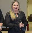 A imagem mostra a educadora Cleizinir Divina dos Santos, mulher branca, escolhida pela prefeitura de Palmas para comandar a pasta de Igualdade Social da cidade.  Foto: Alma Preta