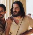 Jonathan Roumie interpreta Jesus Cristo na série 'The Chosen – Os Escolhidos', o sucesso de Dallas Jenkins que levantou cerca de US$ 100 milhões (cerca de R$ 492 milhões) do público para sua produção  Foto: The Chosen/Mike Kubeisy/Divulgação / BBC News Brasil