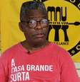 A imagem mostra Raimundo Ferreira (Carrapa), homem negro, em trecho do documentário "Saúde antirracista na favela, é possível?", parceria da Fiocruz e MNU.  Foto: Alma Preta