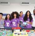 A imagem mostra a equipe de robótica Tech Girls, formada por meninas negras, na cidade de Camaçari  Foto: Alma Preta