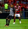 -  Foto: Gilvan de Souza / CRF - Legenda: Rodolfo Landim irá ouvir John Textor sobre uma possível contratação do lateral Matheuzinho / Jogada10