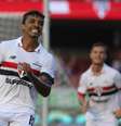 Foto: Nilton Fukuda/saopaulofc.net - Legenda: Luiz Gustavo entra como um raio e conclui para fazer o gol do  São Paulo / Jogada10