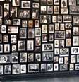 Mural no campo de Auschwitz-Birkenau: centenas de fotos e destinos são apenas uma fração do horror do Holocausto  Foto: DW / Deutsche Welle