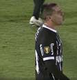  Foto: Reprodução - Legenda: Souza atinge Rojas e leva o cartão vermelho / Jogada10