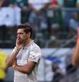 Foto: Cesar Greco/Palmeiras - Legenda: Abel, Palmeiras e Santos criticaram o gramado do Allianz Parque / Jogada10