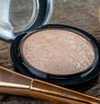 Compartilhar maquiagem pode? Descubra  Foto: Shutterstock / Alto Astral