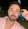 Rico Melquíades revela estar insatisfeito com a aparência e ter crises de pânico após sofrer ataques na internet  Foto: Reprodução/Instagram