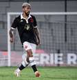 Leandro Amorim/Vasco - Legenda: Paulinho é uma peça com dificuldade de substituição no Vasco por poder atuar no ataque e na defesa  Foto: Jogada10