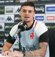  Foto: Daniel Ramalho/Vasco - Legenda: Atacante Gabriel Pec em ação com a camisa do Vasco / Jogada10
