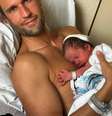 Jornalista Pedro Andrade e sua filha Isabel  Foto: Instagram/ @pedroandradetv / Estadão