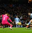  Foto: Darren Staples/AFP via Getty Images - Legenda: Momento do segundo gol marcado por Julián Álvarez na vitória do City sobre o Burnley - / Jogada10