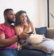 Streaming e TV em qualquer lugar: Vivo lança SmartTV Stick  Foto: Mego Studio/Freepik