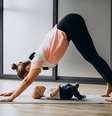 A yoga é benéfica para a saúde da mãe após o parto  Foto: PH888 | Shutterstock / Portal EdiCase