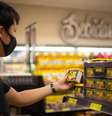 Lata de Spam no mercado de produtos coreanos Otugui. Enlatado de carne americano faz parte da cozinha coreana e japonesa  Foto: Werther Santana/Estadão / Estadão