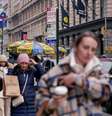 O consumo de cosméticos por crianças vem aumentando nos últimos anos, influenciado por estratégias de marketing e pelas redes sociais  Foto: Getty Images / BBC News Brasil