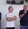 Mano conversa com os dirigentes Augusto Melo e Rubão antes de ser demitido do Corinthians  Foto: Meu Timão