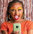 Confira dicas de como proteger celular na folia  Foto: Shutterstock / Alto Astral