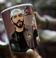 Taza con imagen de Nayib Bukele.  Foto: Getty Images / BBC News Brasil